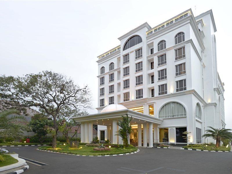 The Sahira Hotel Syariah Bogor Exterior photo