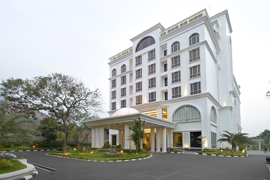 The Sahira Hotel Syariah Bogor Exterior photo