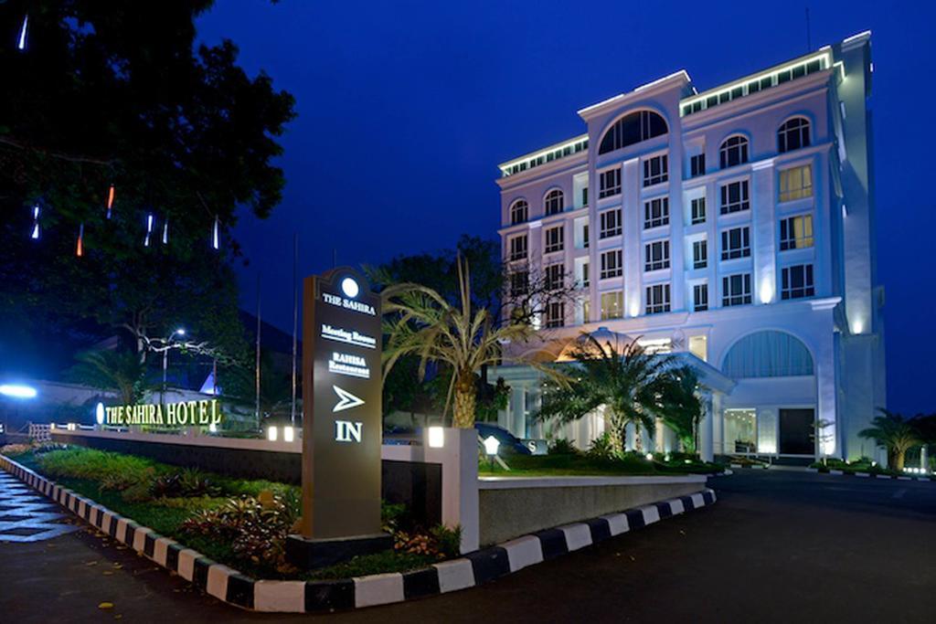 The Sahira Hotel Syariah Bogor Exterior photo