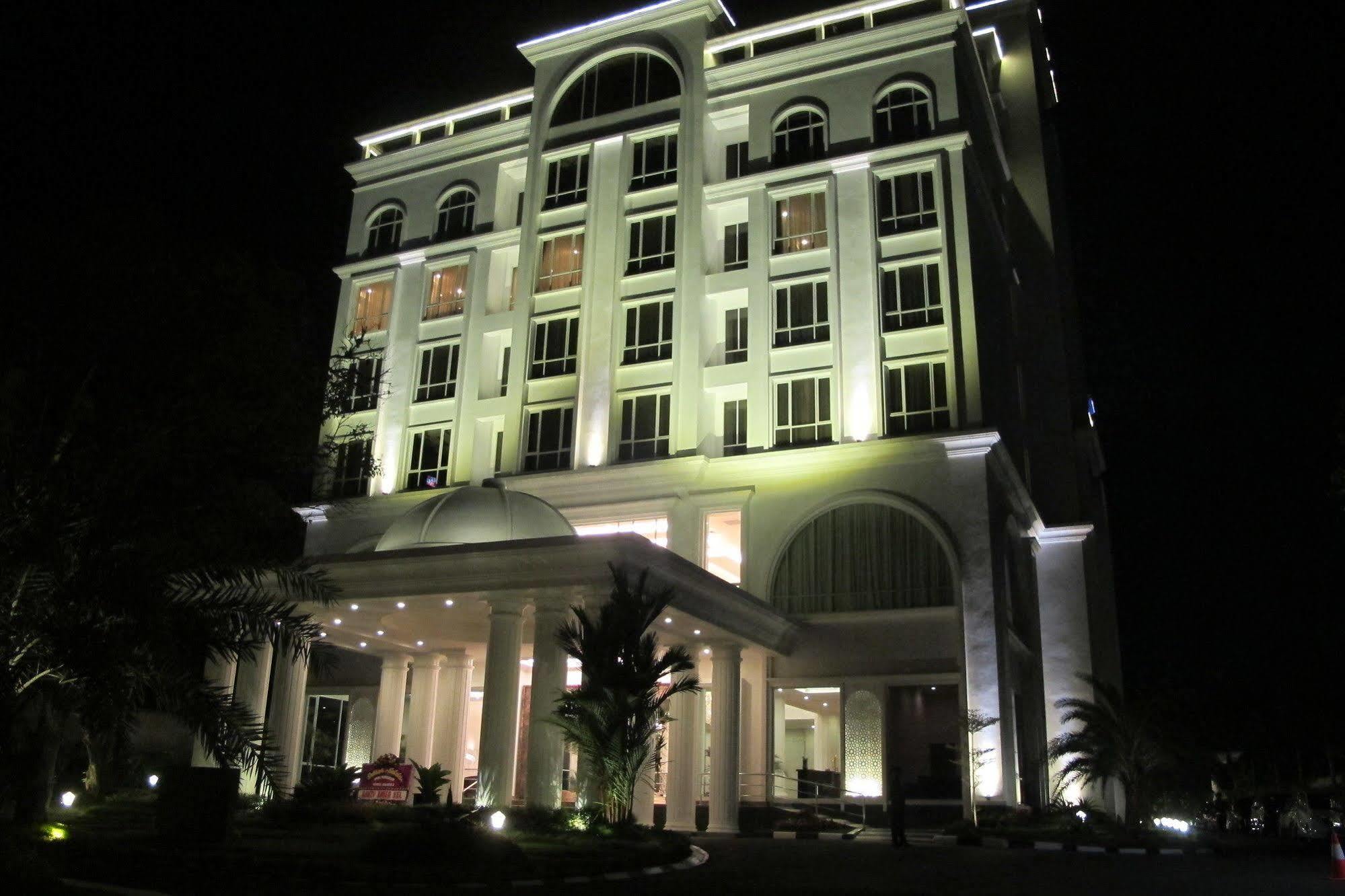 The Sahira Hotel Syariah Bogor Exterior photo